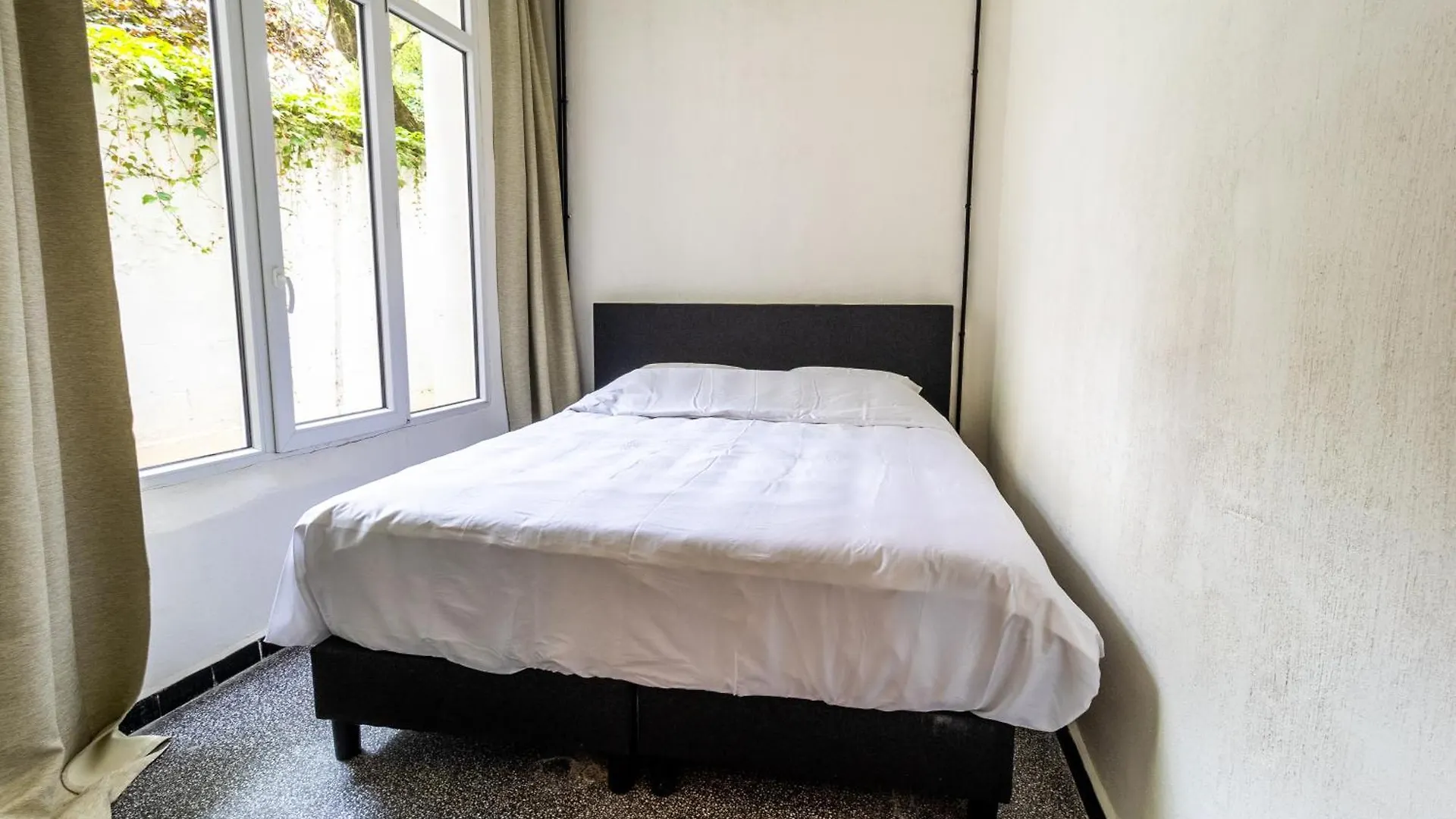 Zooside Suites Antverpy 0*,